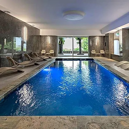 Hotel Munsch Restaurant & Wellness, Colmar Nord - Haut-Koenigsbourg ホテル サン・ティポリット