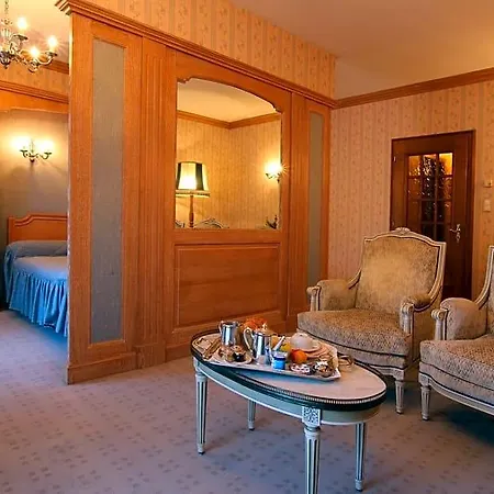 Hotel Munsch Restaurant & Wellness, Colmar Nord - Haut-Koenigsbourg ホテル サン・ティポリット